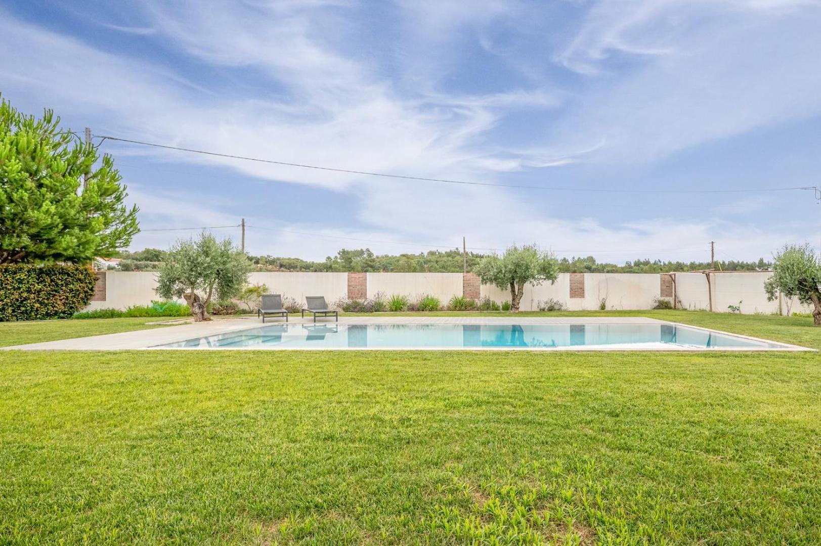 Refreshing Poolside Escape In Ponte De Sor Hotel Exterior foto
